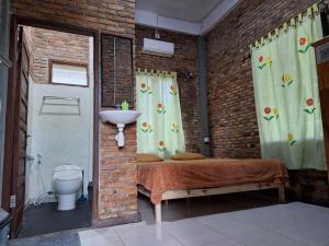 Phòng Tiêu Chuẩn Giường Lớn (Standard King Room)