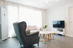 Căn Hộ 3 Phòng Ngủ (Three-Bedroom Apartment)
