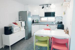 Căn Hộ 3 Phòng Ngủ (Three-Bedroom Apartment)