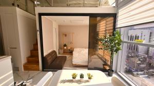 Căn Hộ Dạng Loft 2 Phòng Ngủ (Two-Bedroom Loft Apartment)