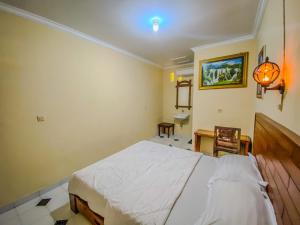 Phòng Giường Đôi Hạng Bình Dân (Budget Double Room)