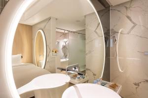 Phòng Deluxe 4 Người (Deluxe Quadruple Room)