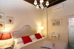 Double Room room in Piazzetta de' Monti Suites