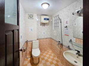 Phòng Giường Đôi Với Phòng Tắm Chung (Double Room with Shared Bathroom)