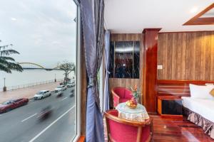 Phòng Có Giường Cỡ King Nhìn Ra Hồ Nước (King Room with Lake View)