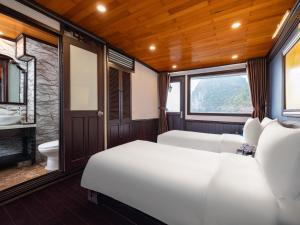 Phòng Deluxe 2 Giường Đơn Nhìn Ra Biển (Deluxe Twin Room with Sea View)