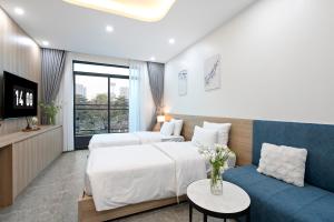 Phòng 2 Giường Đơn Nhìn Ra Thành Phố (Twin Room with City View)