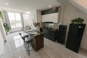 Căn Hộ Có Sân Hiên (Apartment with Terrace)
