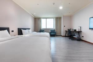 Phòng Deluxe 4 người (Deluxe Quadruple Room)