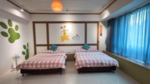 Phòng Gia Đình Nhìn Ra Hồ (Family Room with Lake View)