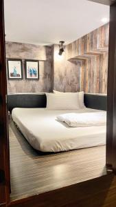 Giường Trong Phòng Ngủ Tập Thể 10 Giường Cho Cả Nam Lẫn Nữ (Bed in 10-Bed Mixed Dormitory Room)