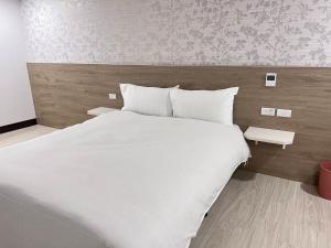 Double Room - No Window (Double Room - No Window)