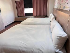 Phòng Hạng Tiết kiệm Cho 4 Người (Economy Quadruple Room)
