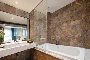 Phòng Grand Deluxe Giường Đôi (Grand Deluxe Double Room)