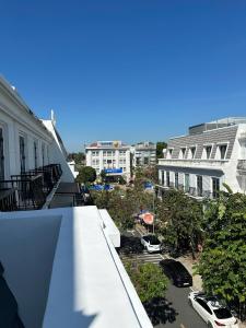 Phòng Deluxe Giường Đôi Có Ban Công (Deluxe Double Room with Balcony)