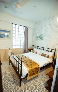 Phòng Giường Đôi Có Phòng Tắm Riêng (Double Room with Private Bathroom)