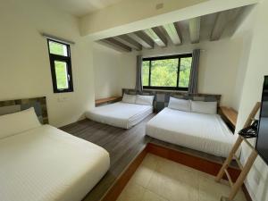Phòng Gia đình nhìn ra Núi (Family Room with Mountain View)