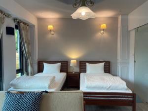 Phòng Deluxe Giường Đôi Có Vòi Sen (Deluxe Double Room with Shower)