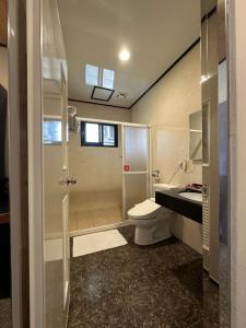 Phòng Hạng Tiết kiệm Cho 4 Người (Economy Quadruple Room)
