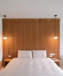 Phòng Đôi Loại Sang có Bồn Tắm (Deluxe Double Room with Bathtub)