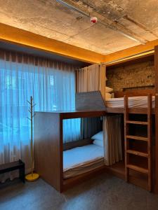 Phòng Tập Thể Chỉ Cho Nữ Có Giường Đơn (Female Only Dormitory Room with Single Bed)