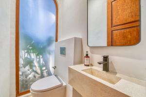 Biệt Thự Có Hồ Bơi Riêng (Villa with Private Pool)