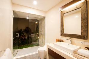 Biệt Thự Có Hồ Bơi Riêng (Villa with Private Pool)