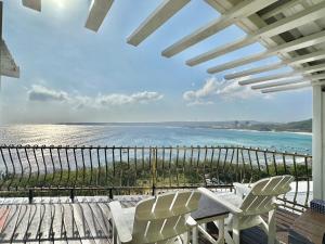 Biệt Thự Nhìn Ra Biển (Villa with Sea View)