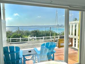 Phòng Gia Đình Nhìn Ra Biển (Family Room with Sea View)