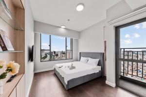 Căn Hộ 3 Phòng Ngủ (Three-Bedroom Apartment)