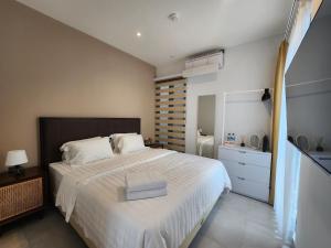 Nhà 3 Phòng Ngủ (Three-Bedroom House)