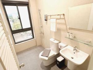 Phòng Giường Đôi Có Ban Công (Double Room with Balcony)