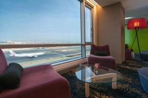2 Single Beds Airport View With Club Access, Deluxe