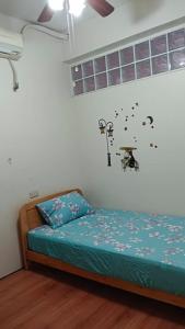 Phòng Đơn Với Phòng Tắm Chung (Single Room with Shared Bathroom)