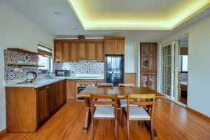 Căn Hộ 2 Phòng Ngủ (Two-Bedroom Apartment)