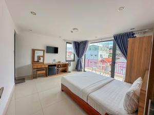 Phòng Deluxe Giường Đôi Có Ban Công (Deluxe Double Room with Balcony)