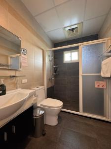 Phòng Gia Đình Với Phòng Tắm Chung (Family Room with Shared Bathroom)