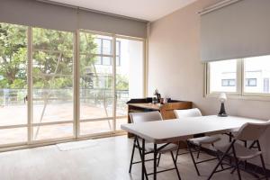 Phòng Tiêu Chuẩn 2 Giường Đơn Với Ghế Sofa (Standard Twin Room with Sofa)