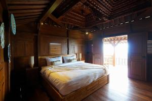 Phòng Deluxe Giường Đôi Có Ban Công (Deluxe Double Room with Balcony)