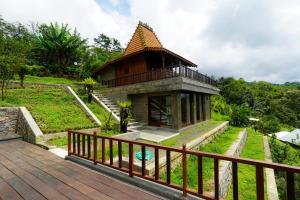 Phòng Có Giường Cỡ King Nhìn Ra Hồ Bơi (King Room with Pool View)
