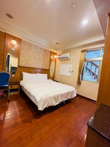 Phòng Giường Đôi Hạng Bình Dân (Budget Double Room)