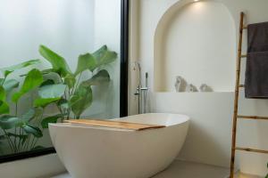Biệt Thự 3 Phòng Ngủ (Three-Bedroom Villa)