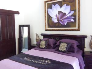 Suite Có Giường Cỡ Queen Nhìn Ra Hồ Bơi (Queen Suite with Pool View)