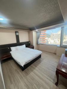 Phòng Loại Sang Hướng Sông (River View Deluxe Room)