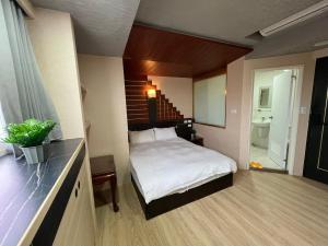 Căn Hộ Có Vòi Sen (Apartment with Shower)