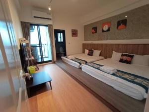 Phòng 4 Người Có Ban Công (Quadruple Room with Balcony)