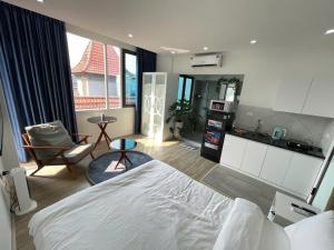 Studio Có Ban Công (Studio with Balcony)