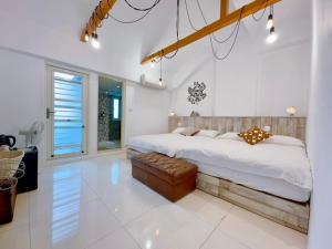 Ngôi Nhà 5 Phòng Ngủ (Five-Bedroom House)