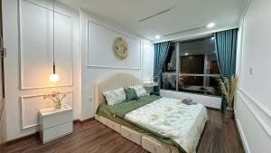Căn Hộ 3 Phòng Ngủ Có Ban Công (Three-Bedroom Apartment with Balcony)
