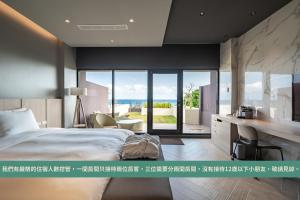 Phòng Deluxe hướng biển giường đôi (Deluxe Double Room with Sea View)